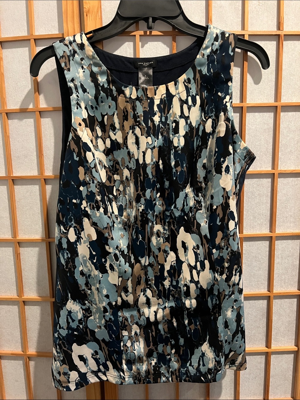 Ann Taylor Women’s Sleeveless Blouse Size Small Blue Abstract Print